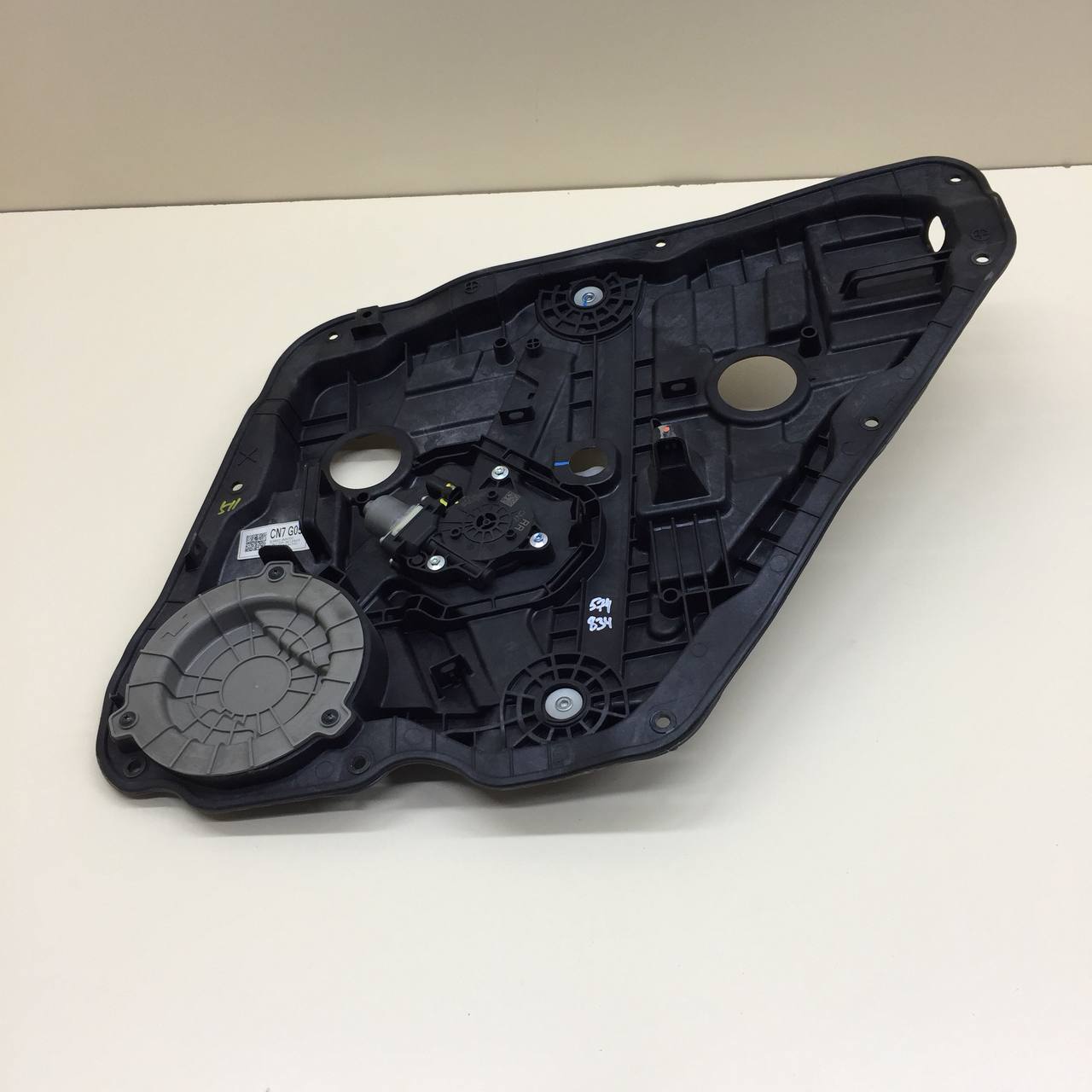 Стеклоподъемник электр. задний правый Hyundai Elantra (CN7) 2020>