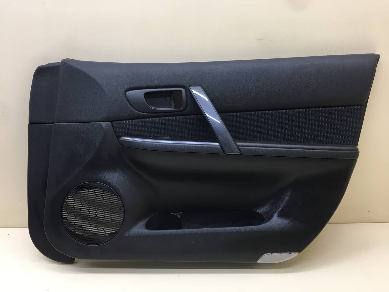 Обшивка двери передней правой Mazda Mazda 6 (GG) 2002-2007