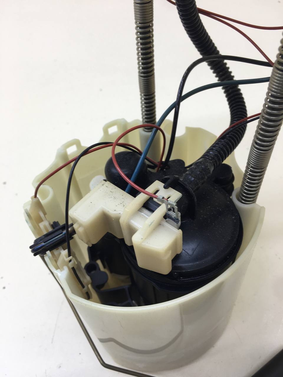 Насос топливный электрический Chevrolet Cruze (J300) 2009-2016