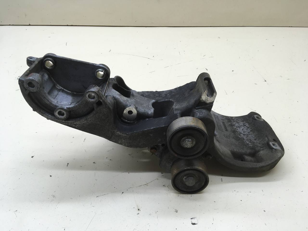 Кронштейн генератора Nissan Almera 3 (G11, G15) 2012> Кронштейн генератора Nissan Almera 3 (G11, G15) 2012>