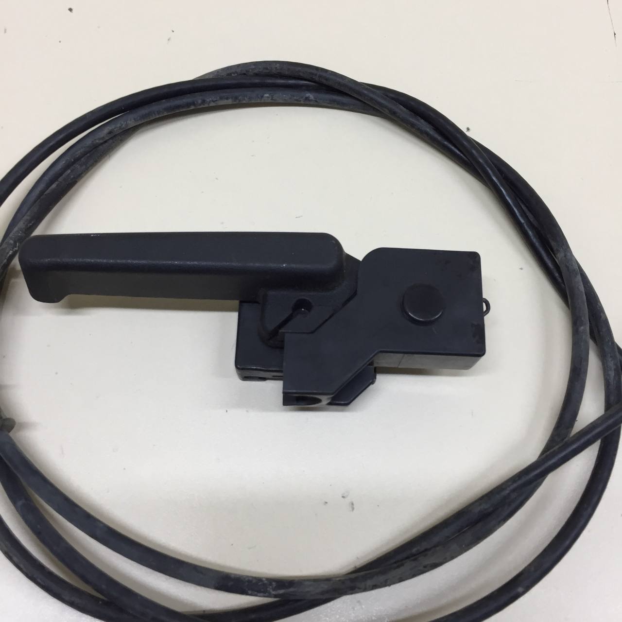 Ручка открывания капота Chevrolet Cruze (J300) 2009-2016 Ручка открывания капота Chevrolet Cruze (J300) 2009-2016