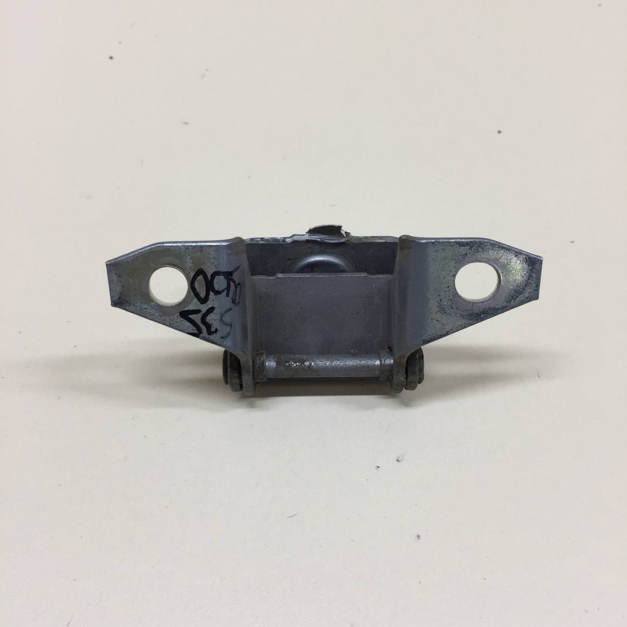 Петля двери багажника Mazda Mazda 3 (BM) 2013-2016 Петля двери багажника Mazda Mazda 3 (BM) 2013-2016