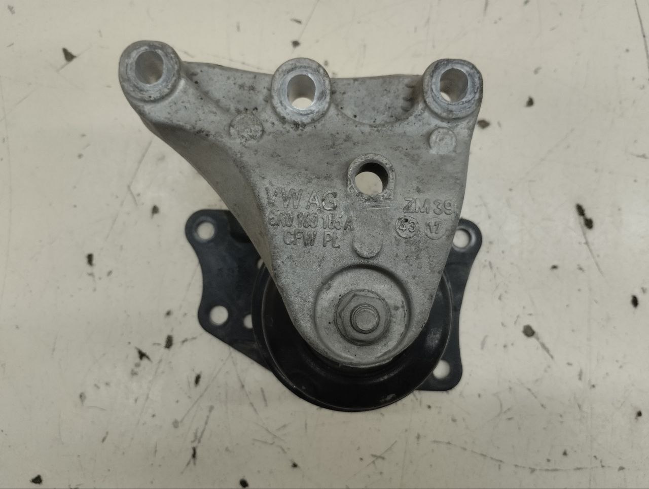 Опора двигателя правая Volkswagen Polo (MK5) 2011-2020 Опора двигателя правая Volkswagen Polo (MK5) 2011-2020