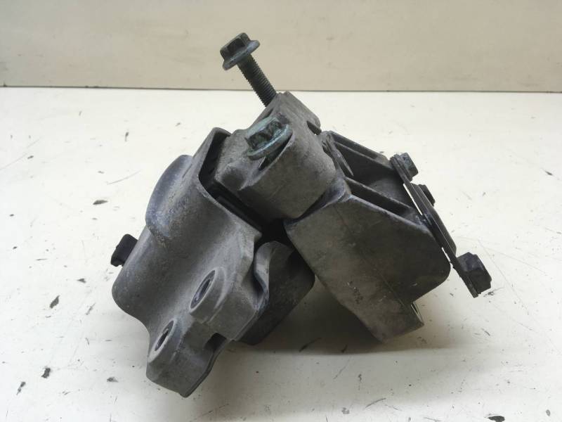 Опора КПП левая Skoda Octavia (A5 1Z-) 2004-2013 Опора КПП левая Skoda Octavia (A5 1Z-) 2004-2013