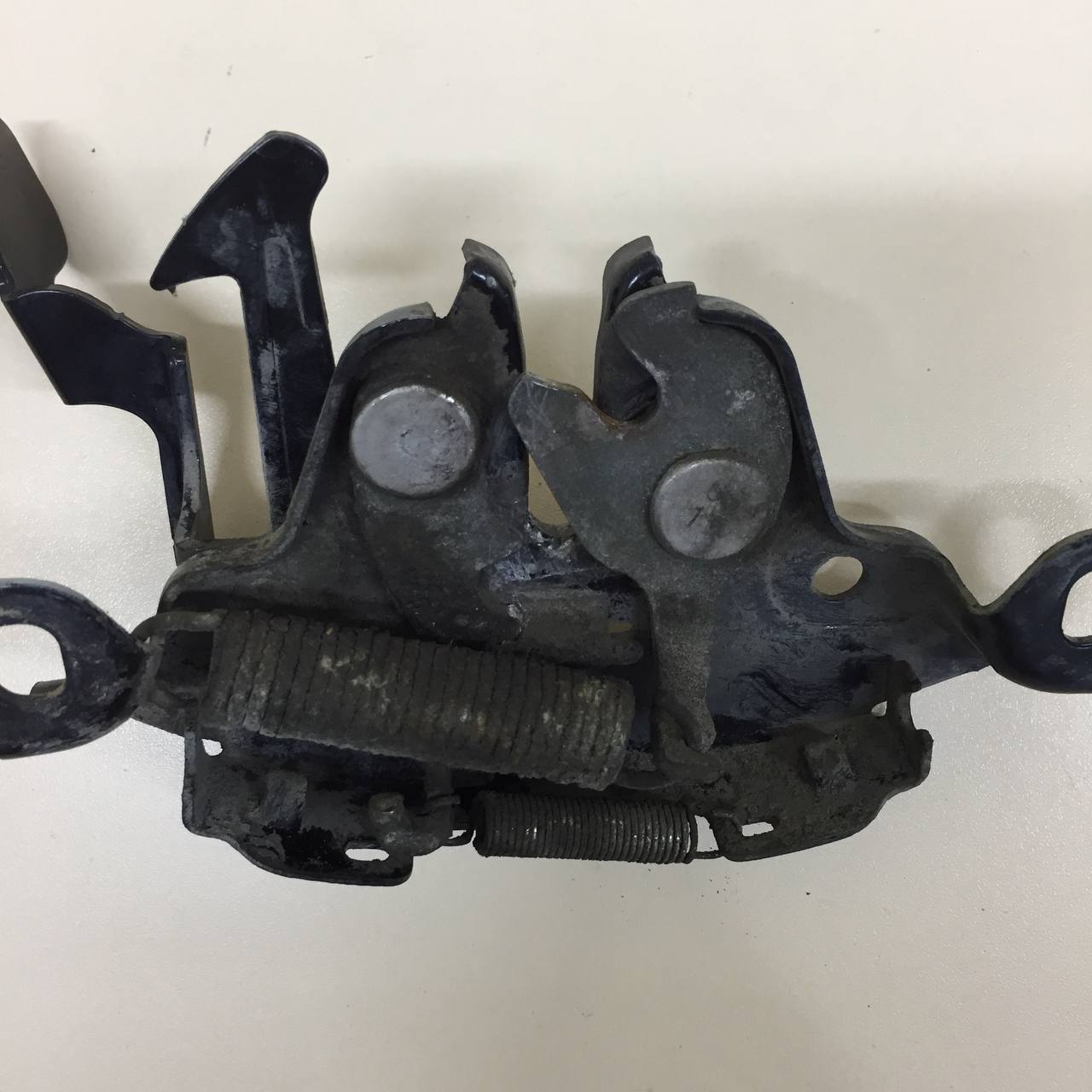 Замок капота Nissan Almera Classic (B10) 2006-2013 Замок капота Nissan Almera Classic (B10) 2006-2013
