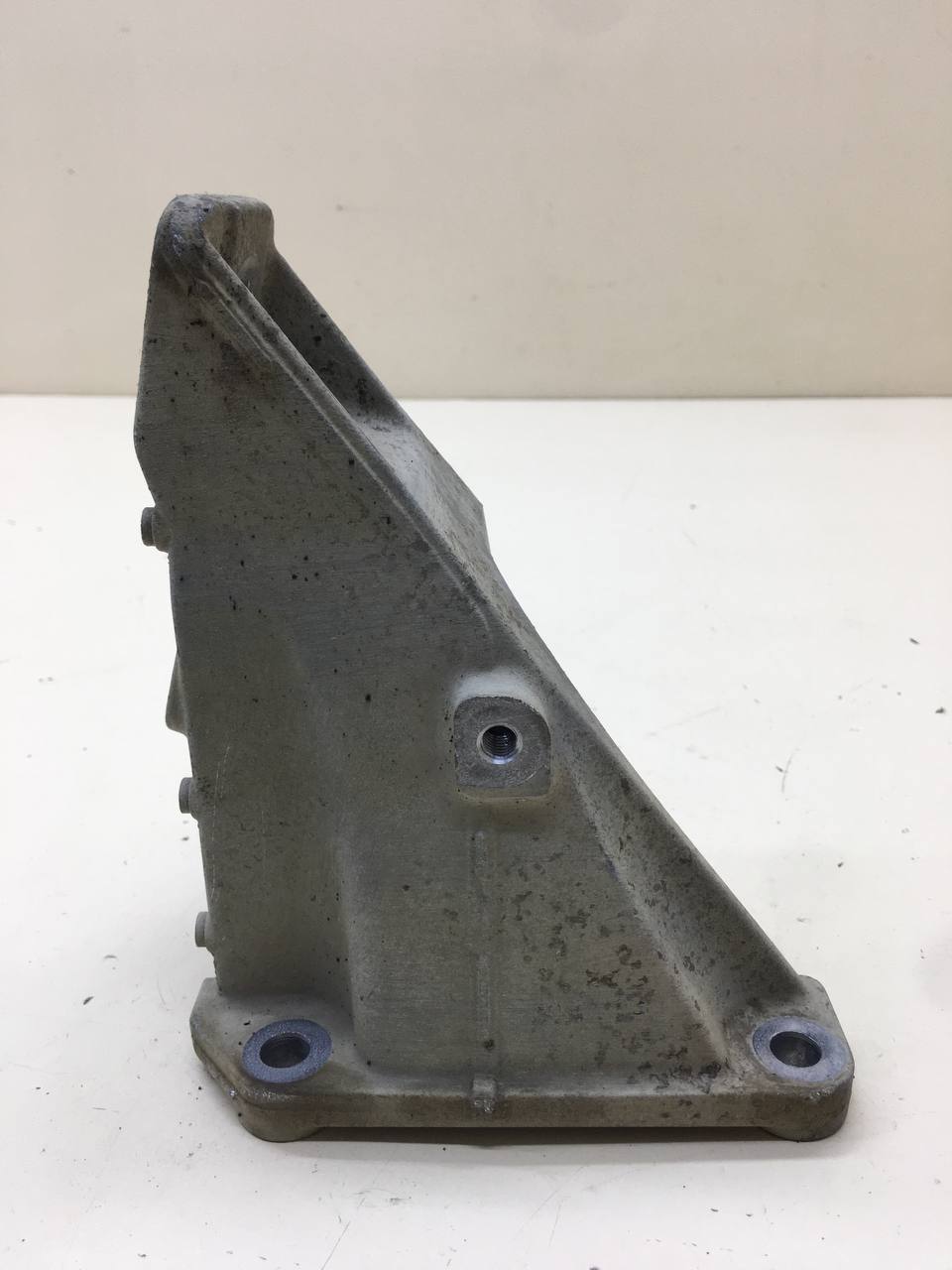 Кронштейн двигателя правый Suzuki Grand Vitara 2005-2015