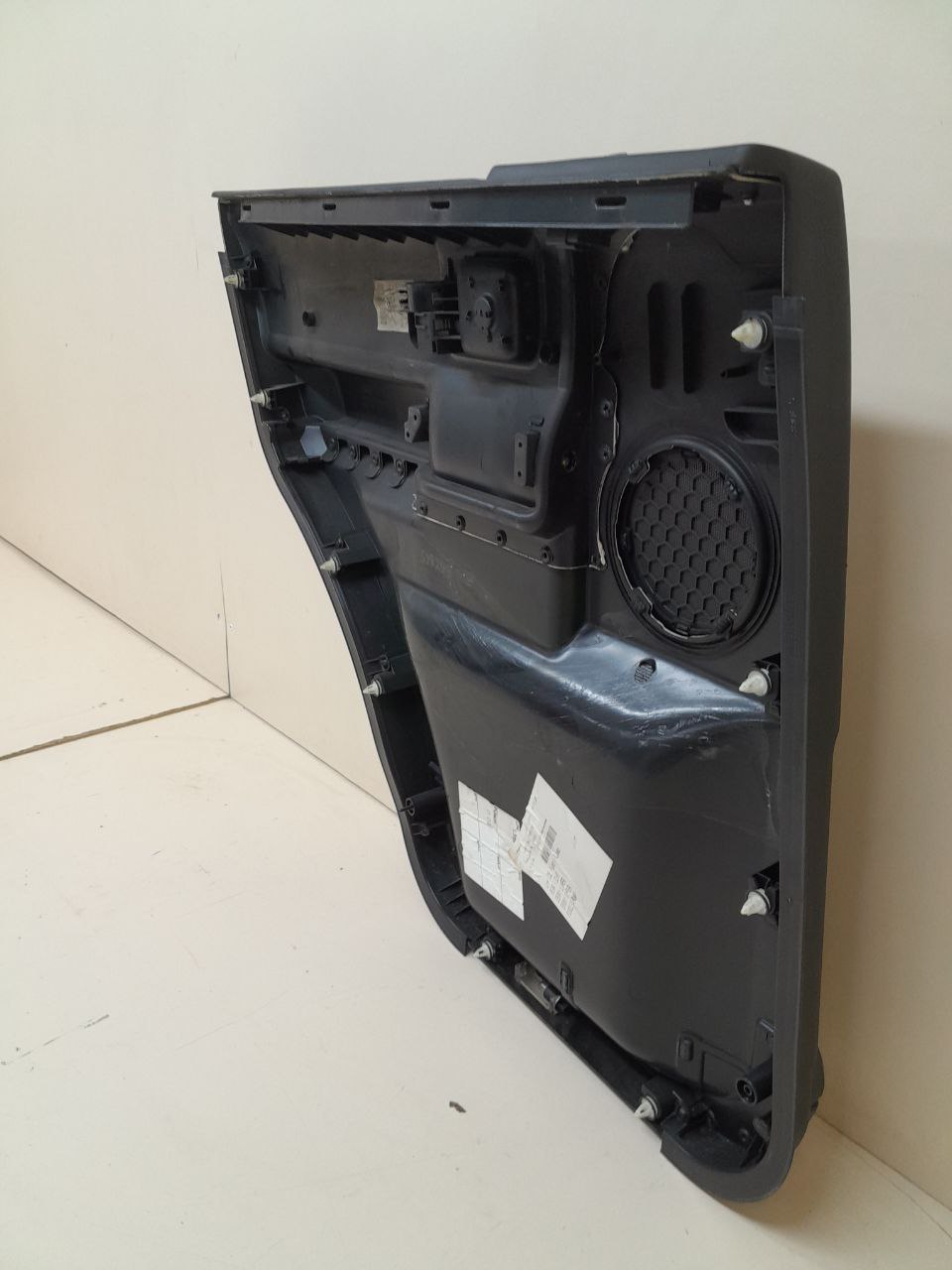 Обшивка двери задней правой Land Rover Discovery 3 (L319) 2004-2009
