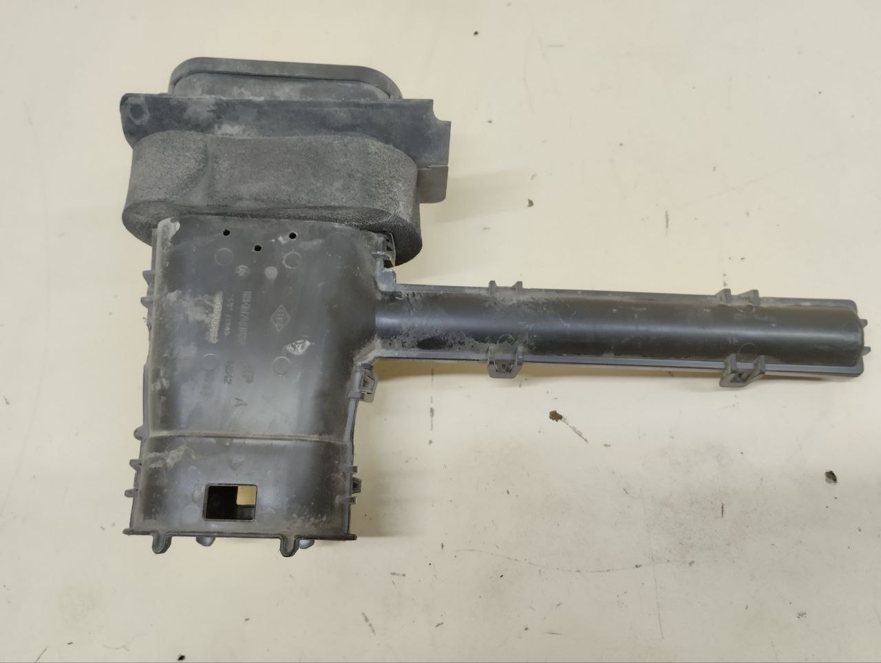 Воздухозаборник (внутри) Renault Duster (HSA, HSM) 2012> Воздухозаборник (внутри) Renault Duster (HSA, HSM) 2012>