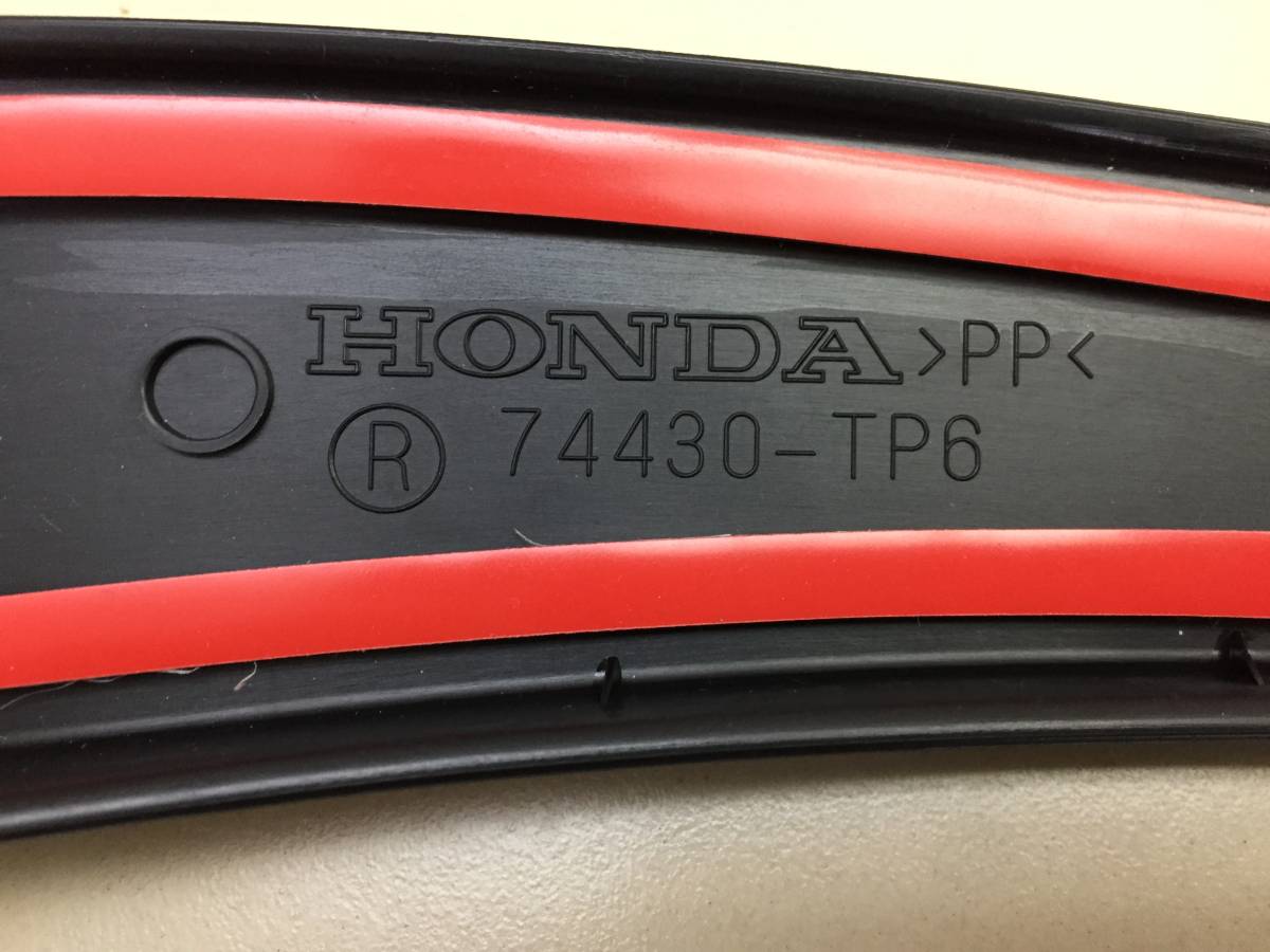 Накладка заднего крыла правого Honda Crosstour 2010-2015