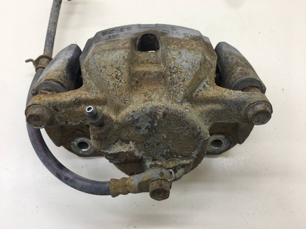 Суппорт передний левый Toyota Rav 4 (A30) 2006-2013