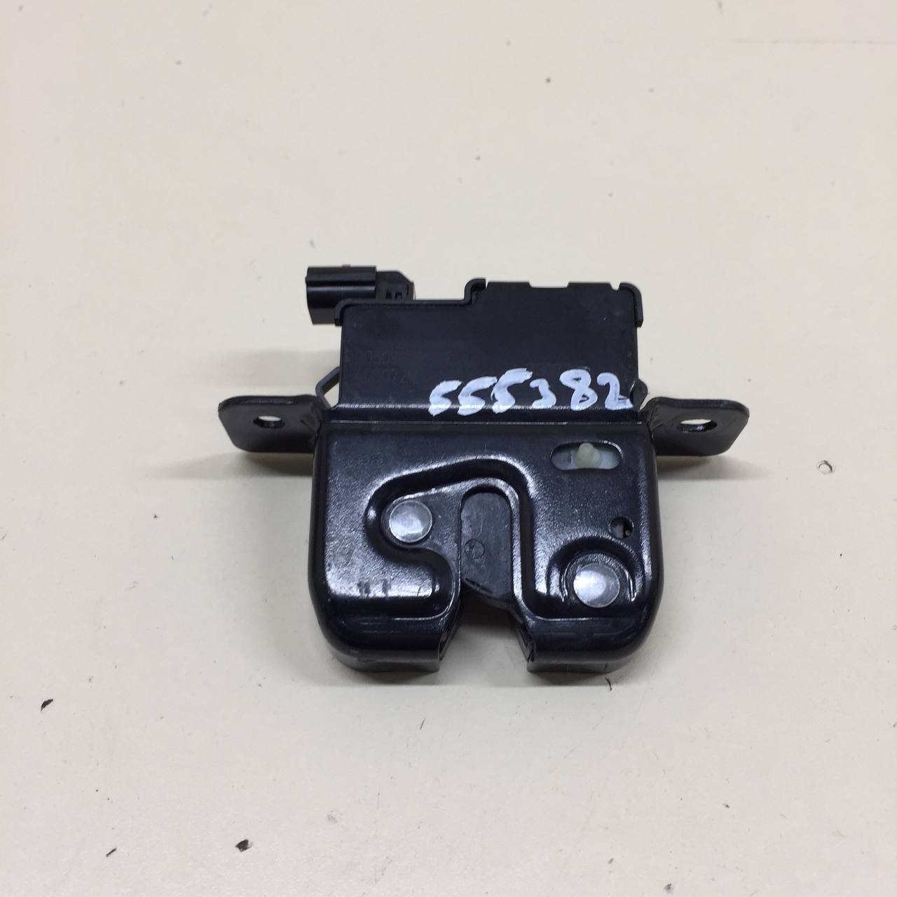 Замок багажника Renault Sandero Stepway (5S) 2014-2022 Замок багажника Renault Sandero Stepway (5S) 2014-2022
