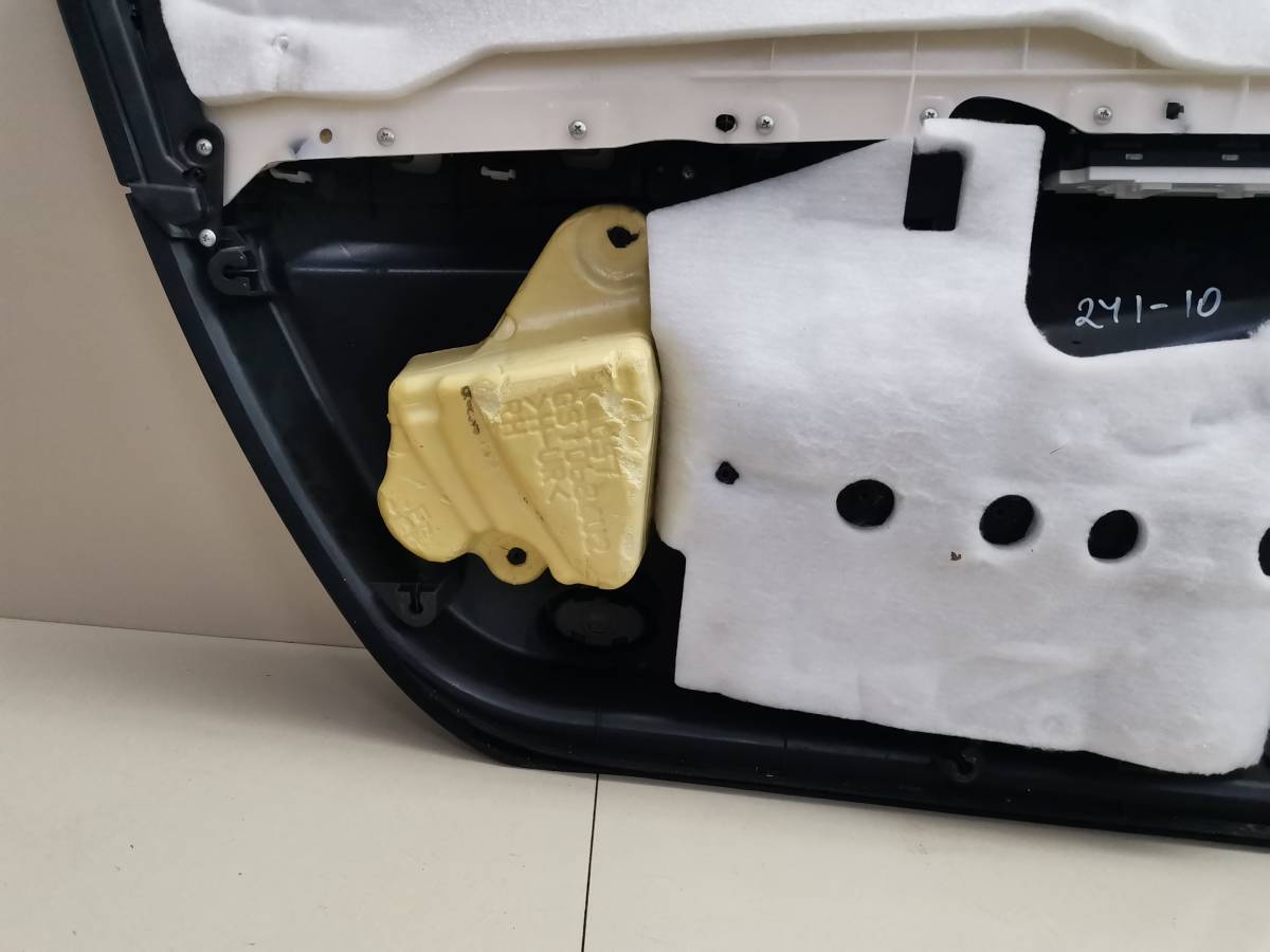 Обшивка двери передней правой Mazda Mazda 6 (GH) 2007-2012