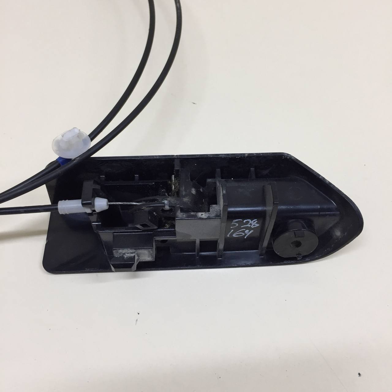 Ручка открывания лючка бензобака Toyota Auris (E150) 2006-2012