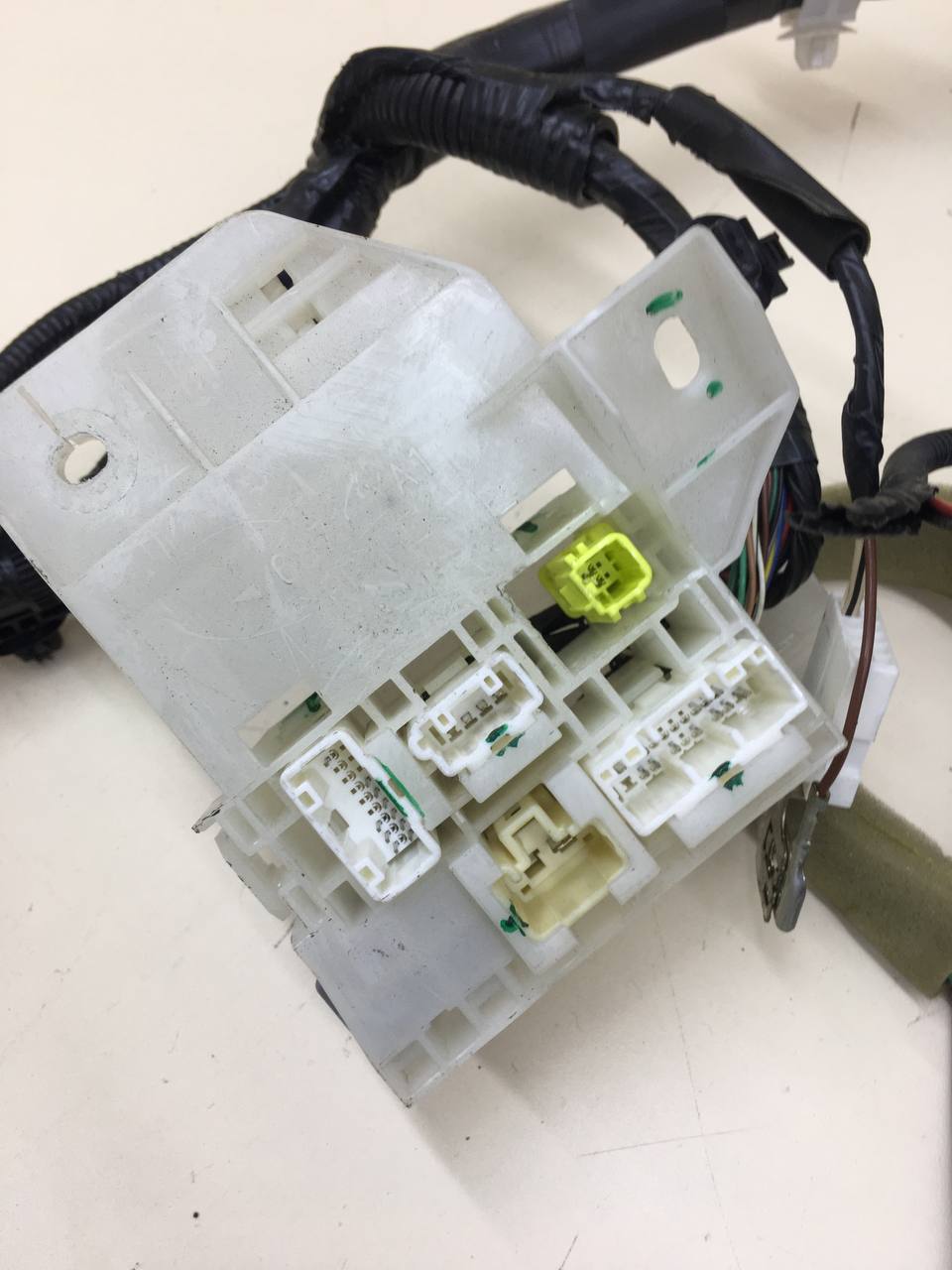 Проводка под торпедо Toyota Rav 4 (XA40) 2013-2019