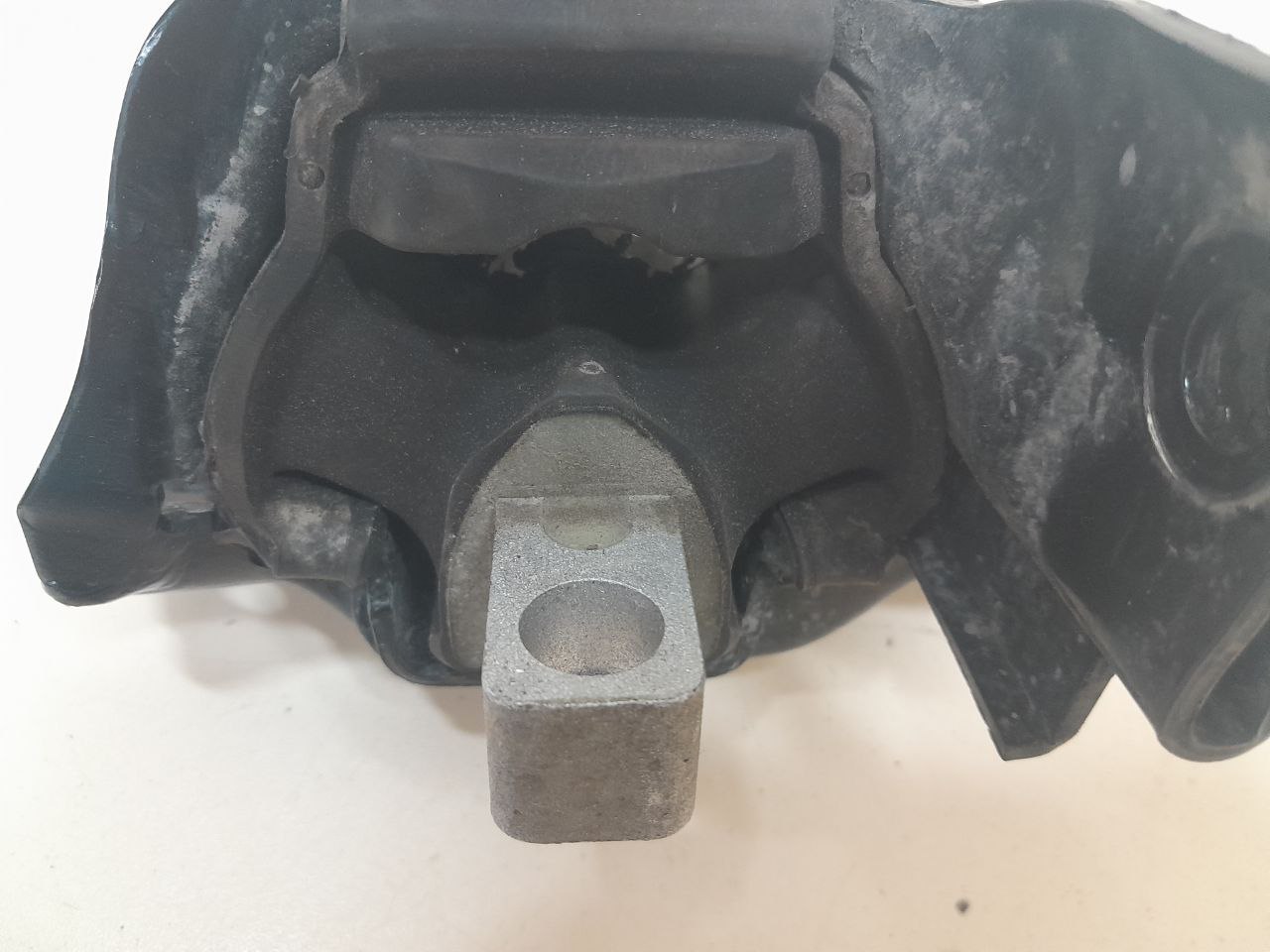 Опора КПП левая Volkswagen Polo (MK5) 2011-2020 Опора КПП левая Volkswagen Polo (MK5) 2011-2020