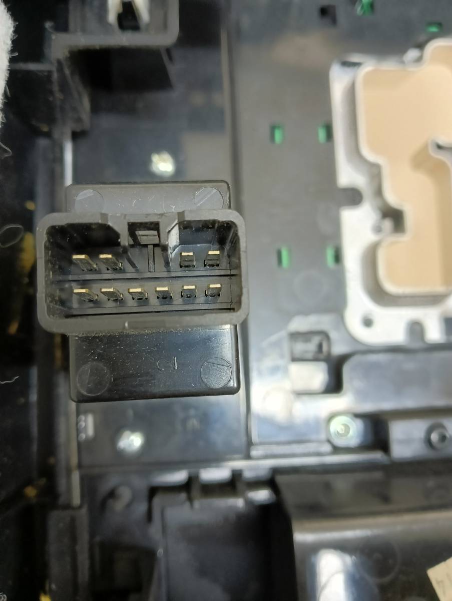 Консоль центральная Hyundai ix55 2007-2013 Консоль центральная Hyundai ix55 2007-2013