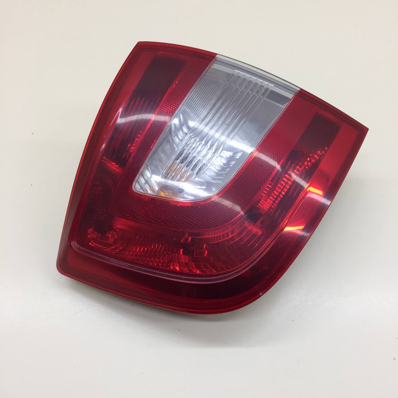 Фонарь задний левый Skoda Rapid 2012-2020