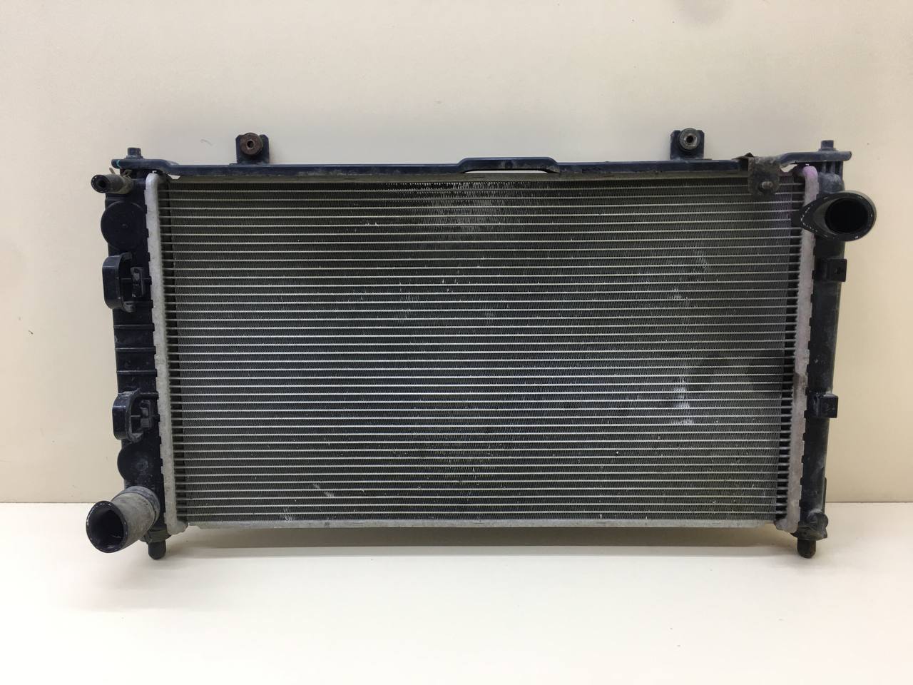 Радиатор охлаждения двигателя Lada Granta 2011>