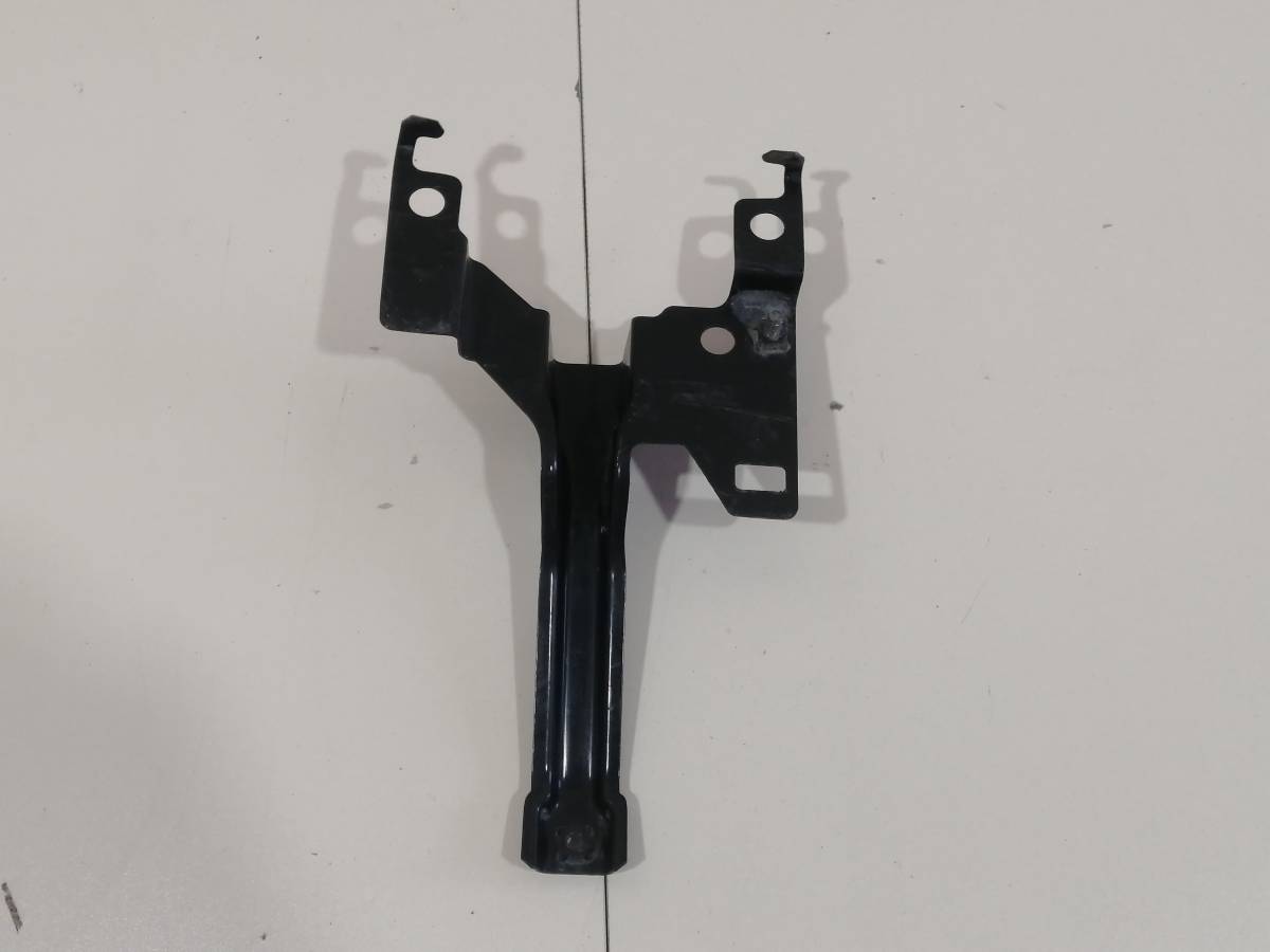 Кронштейн замка капота Mazda CX-7 (ER) 2006-2012