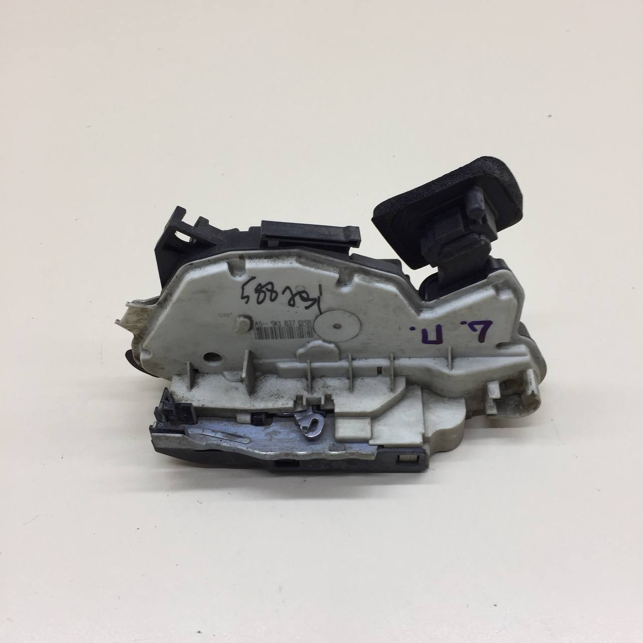Замок двери передней левой Volkswagen Polo (MK5) 2011-2020 Замок двери передней левой Volkswagen Polo (MK5) 2011-2020