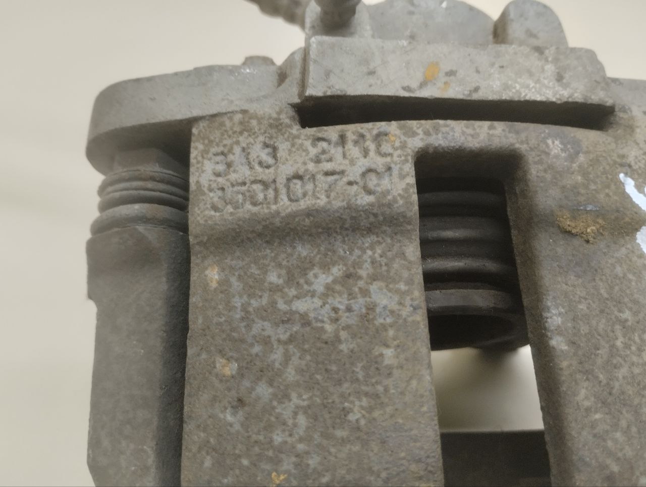 Суппорт передний правый Lada Granta 2011>