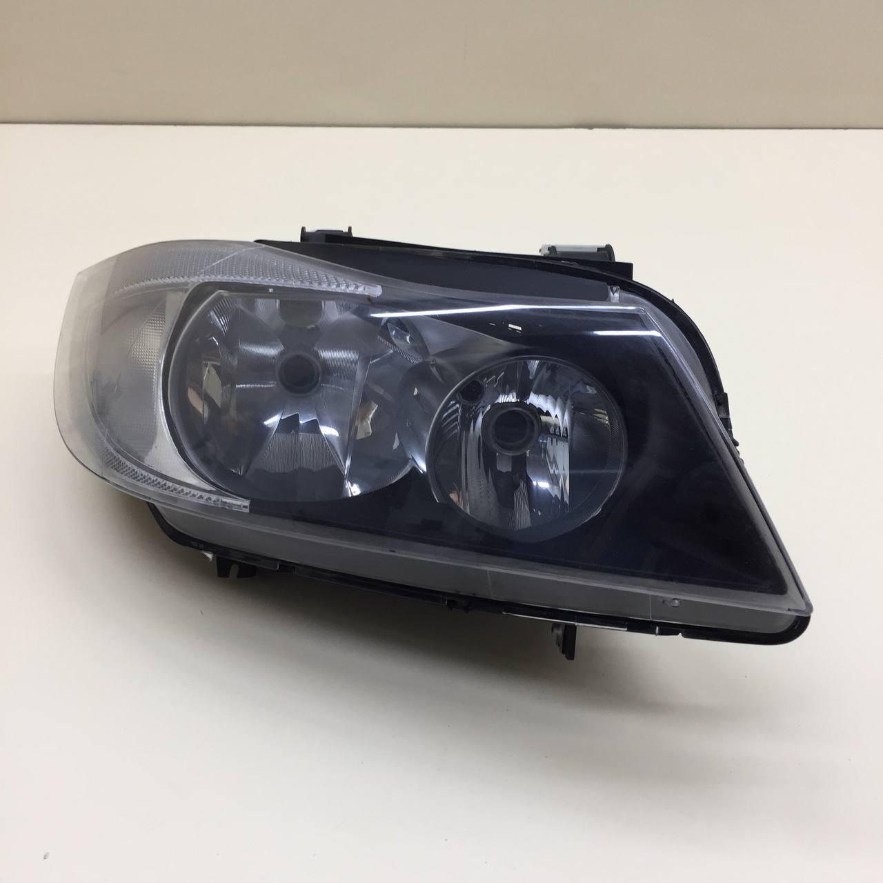 Фара правая BMW 3-series E90/E91 2005-2011 Фара правая BMW 3-series E90/E91 2005-2011