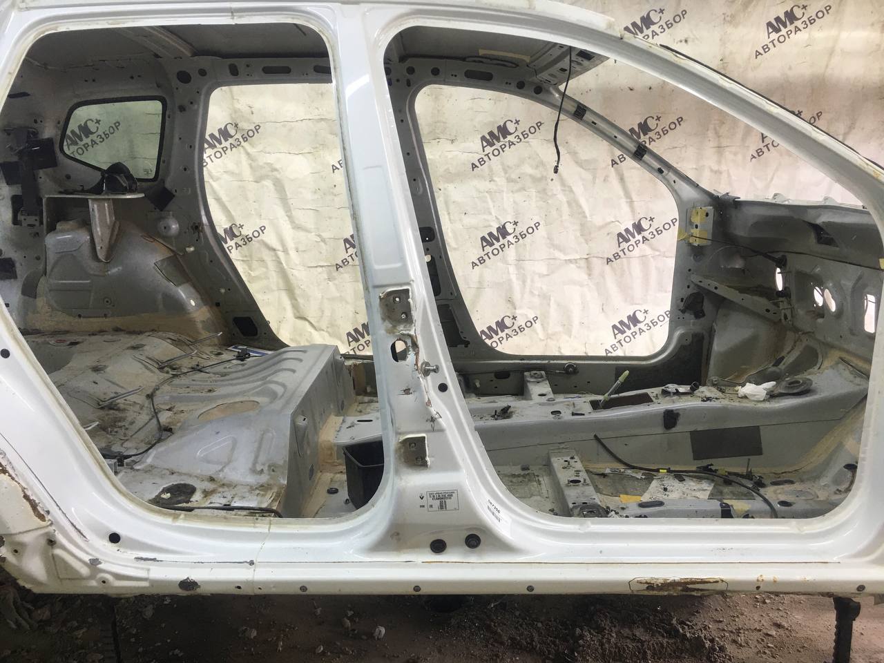 Порог правый Renault Duster (HSA, HSM) 2012> Порог правый Renault Duster (HSA, HSM) 2012>