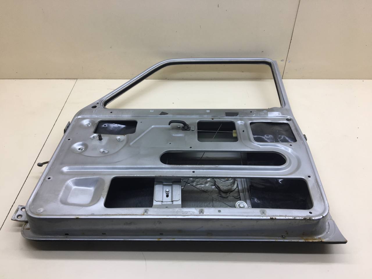 Дверь передняя правая Lada Niva 2131 1993>