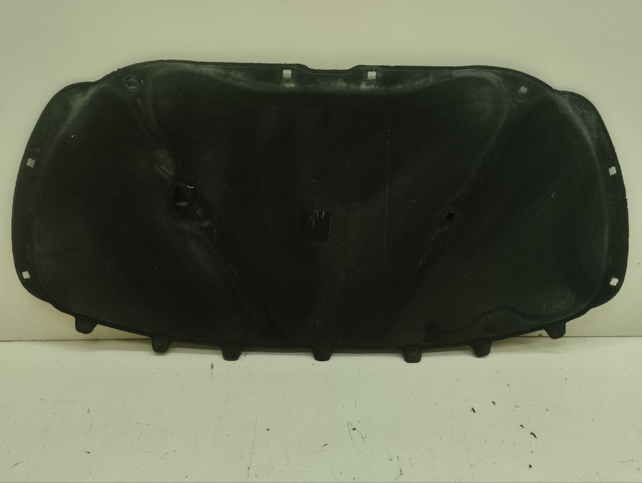 Шумоизоляция капота Volkswagen Polo (MK5) 2011-2020 Шумоизоляция капота Volkswagen Polo (MK5) 2011-2020