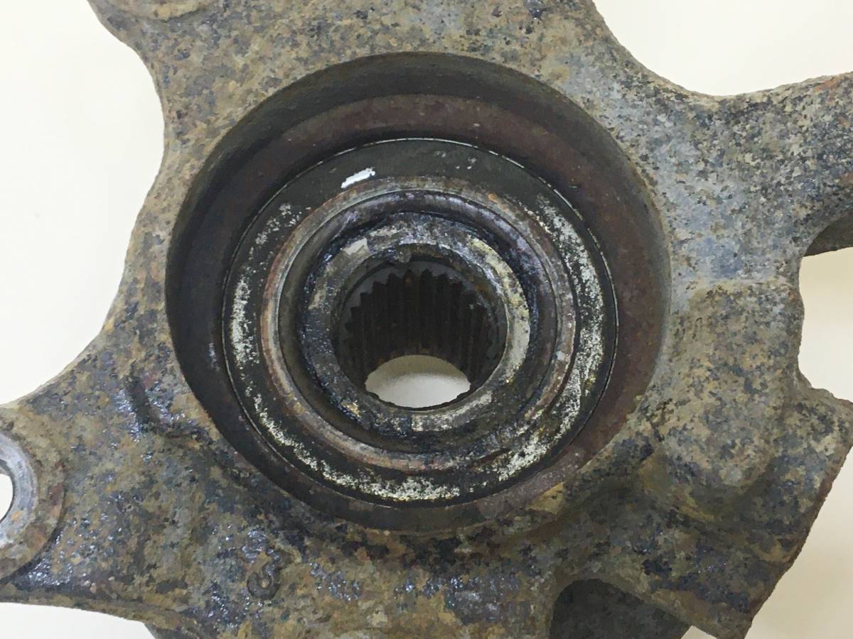 Кулак поворотный передний правый Nissan Almera (N16) 2000-2006