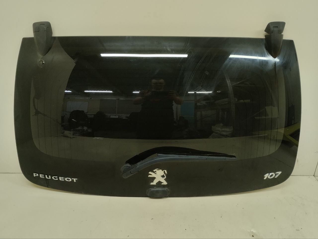 Стекло заднее Peugeot 107 2006-2014 Стекло заднее Peugeot 107 2006-2014