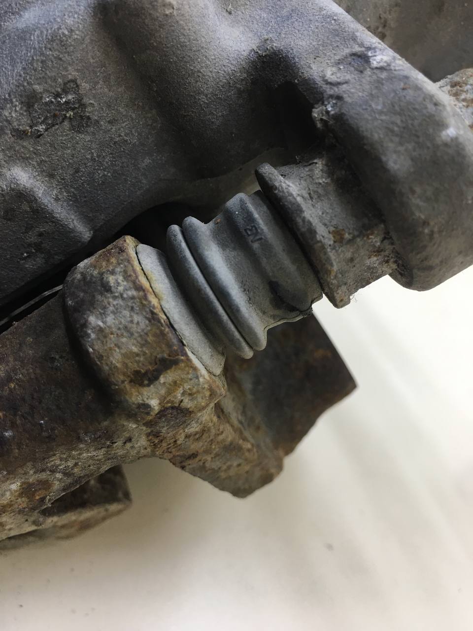 Суппорт задний левый Toyota Auris (E150) 2006-2012