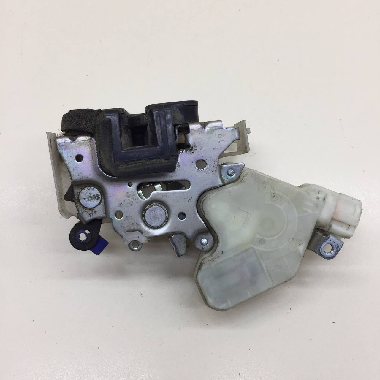 Замок багажника Suzuki Grand Vitara 2005-2015