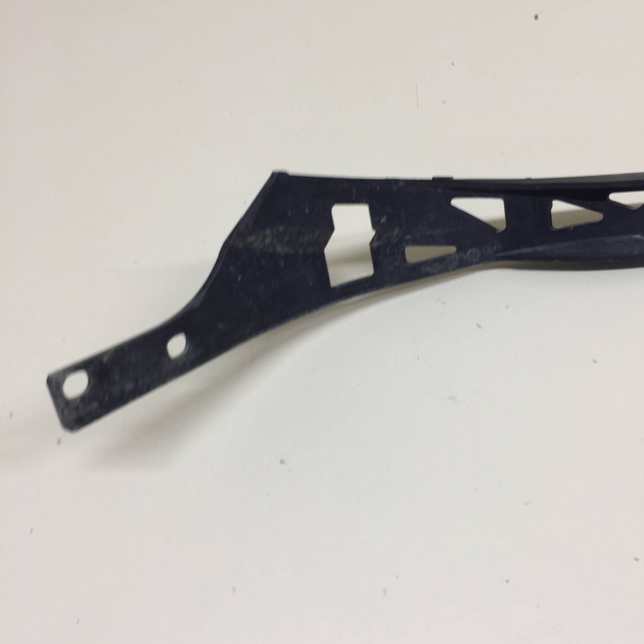 Кронштейн фар левый Mazda Mazda 6 (GG) 2002-2007 Кронштейн фар левый Mazda Mazda 6 (GG) 2002-2007