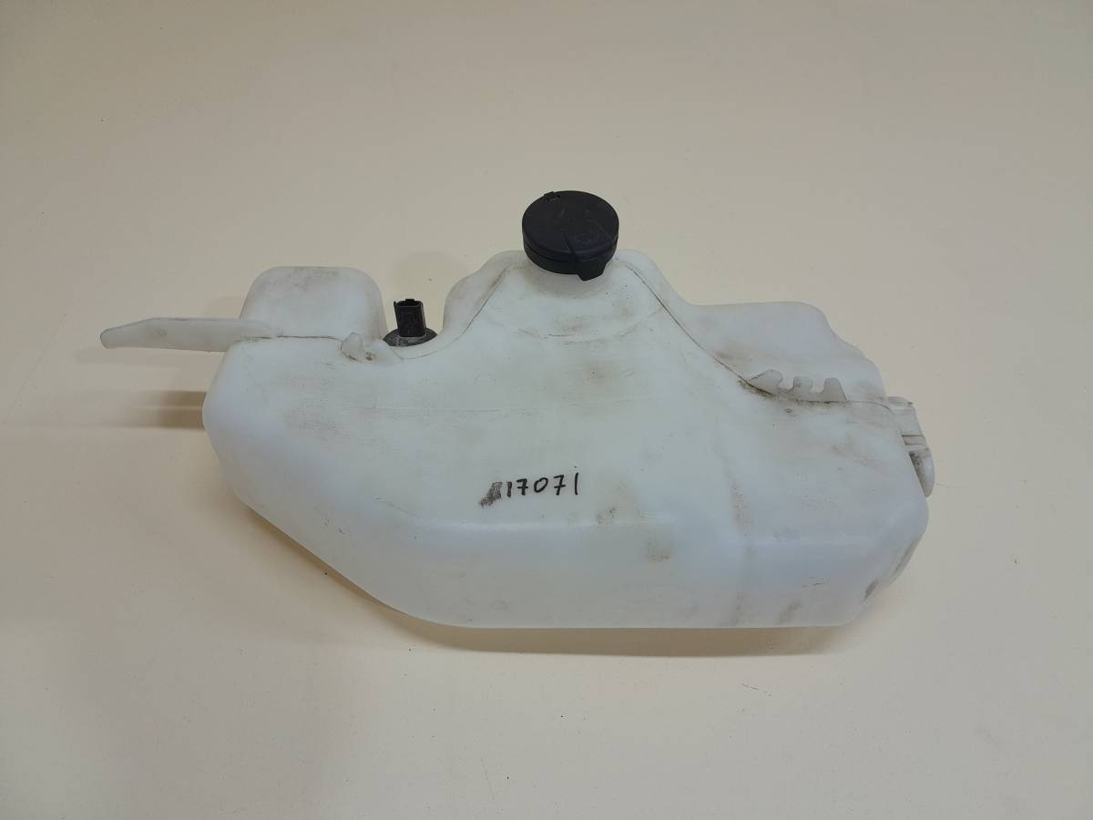 Бачок омывателя Lada Vesta 2015>