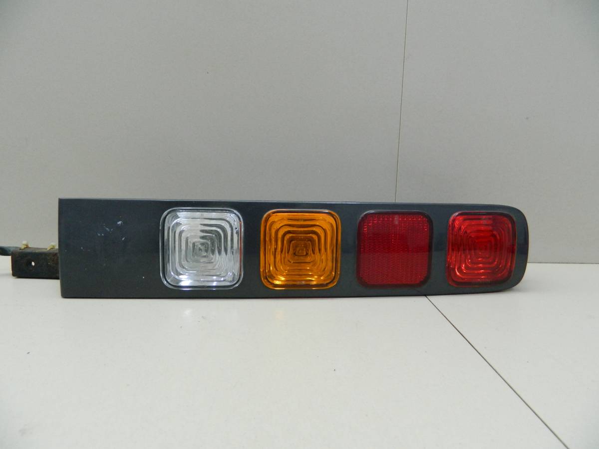 Фонарь задний правый Nissan Cube (Z11) 2002-2008
