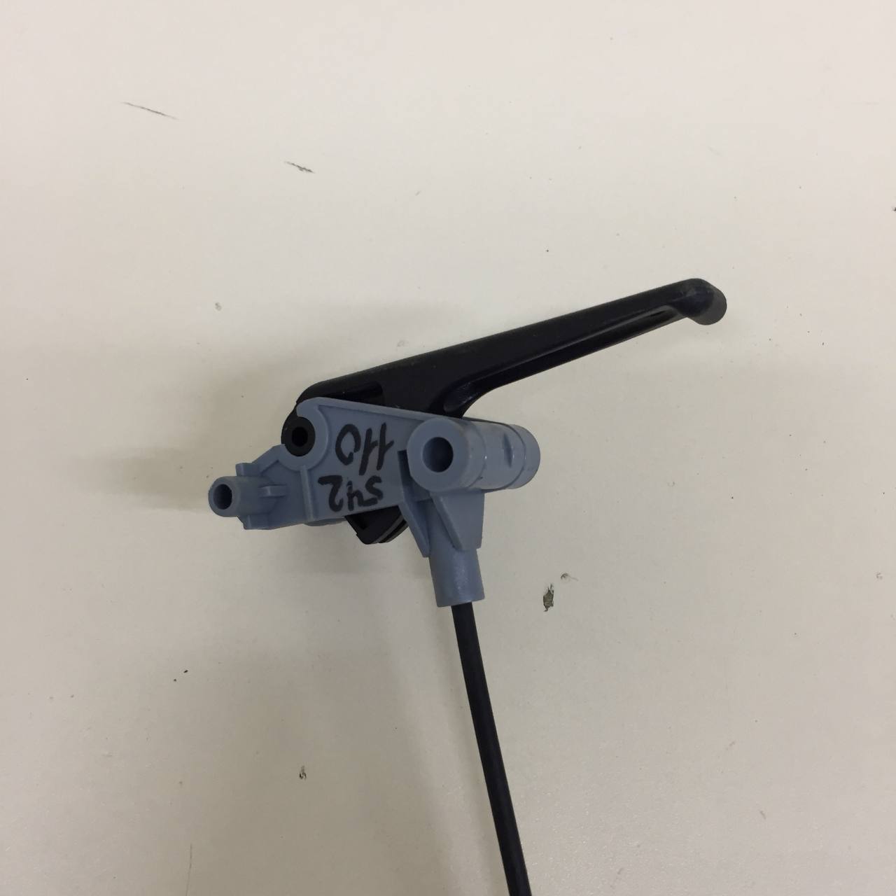 Ручка открывания капота Peugeot 107 2006-2014 Ручка открывания капота Peugeot 107 2006-2014