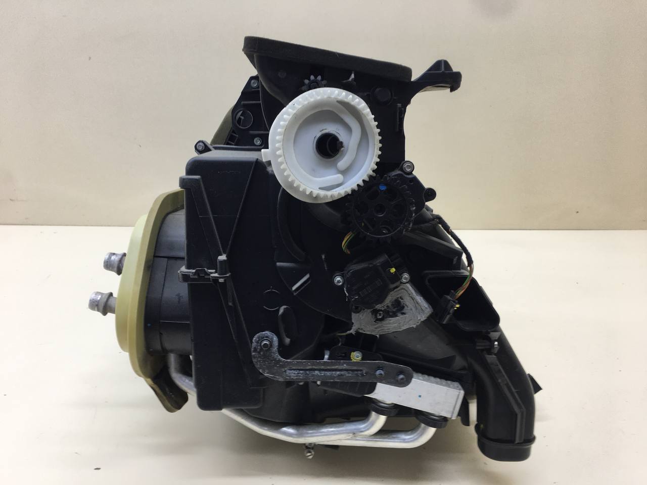 Корпус отопителя Chevrolet Cruze (J300) 2009-2016 Корпус отопителя Chevrolet Cruze (J300) 2009-2016